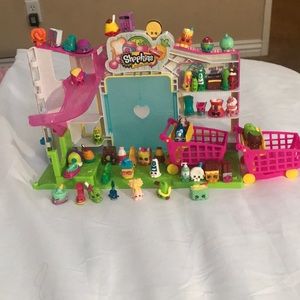 Shopkins small mart supermarket play set